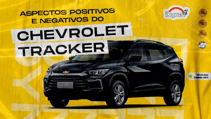 a imagem mostra um carro Chevrolet Tracker de cor preta, sobre um fundo amarelo com logotipo da Dyna. à frente, o escrito "aspectos positivos e negativos do Chevrolet Tracker"